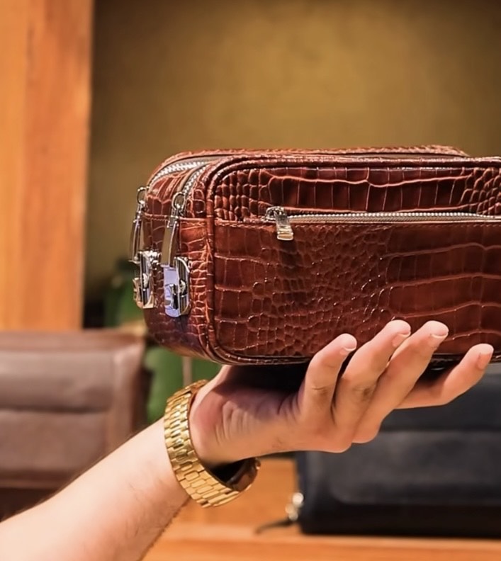 Trousse de voyage en cuir