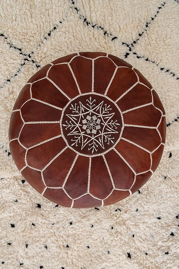 Pouf marocain en cuir fait main avec coutures blanches