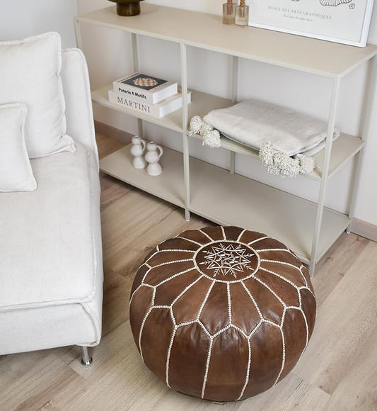 Pouf marocain en cuir fait main avec coutures blanches